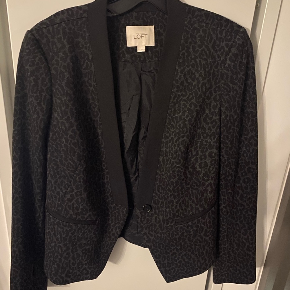 Ann Taylor Loft leopard blazer size 6
